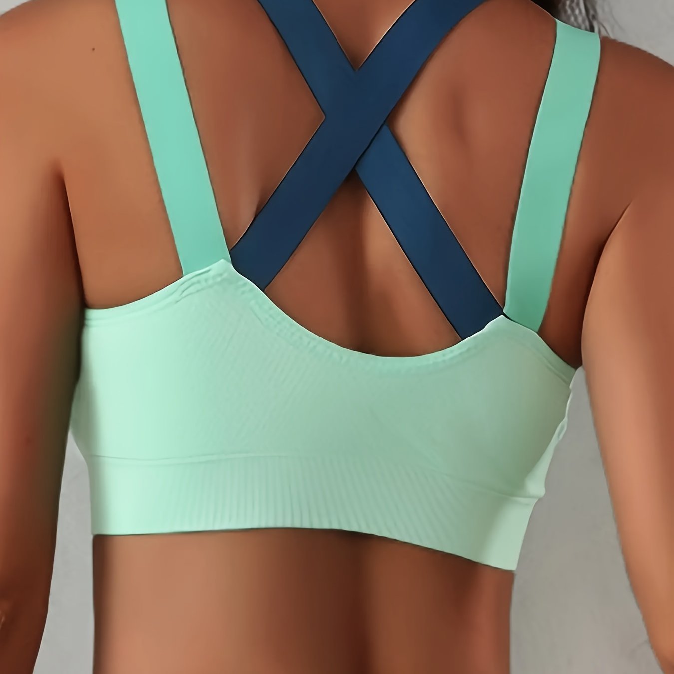 Comfortable and Supportive Seamless Mesh Cross Back Sport Bra for Yoga, Running, and Fitness - Breathable & Moisture-Wicking - For Women - Ideal for High-Impact Activities - Great Gift for Fitness Enthusiasts